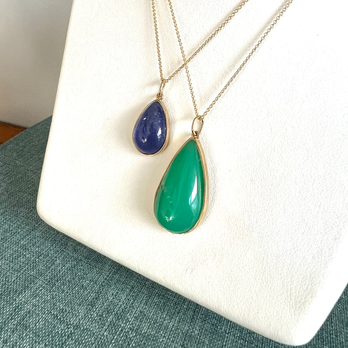 COLORFUL GEMSTONE PENDANTS IN 18K