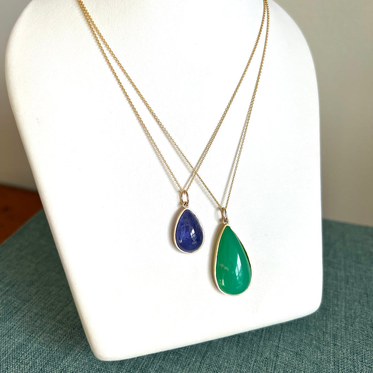 COLORFUL GEMSTONE PENDANTS IN 18K